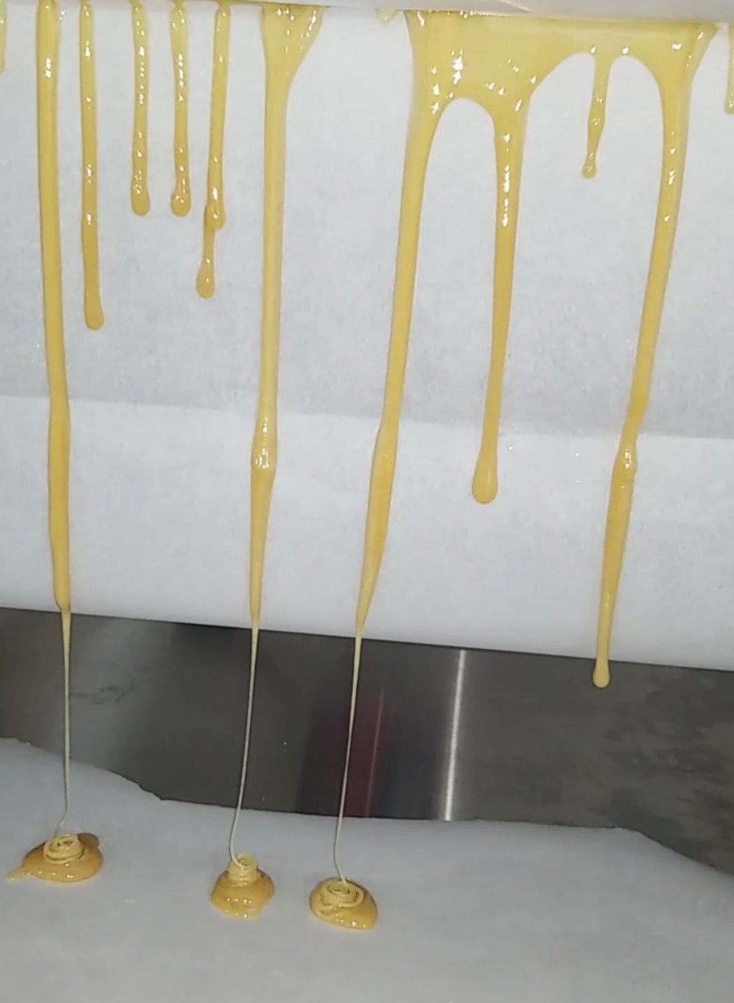 Solventless vs. Solvent Extraction: Understanding Cannabis Concentrate Production